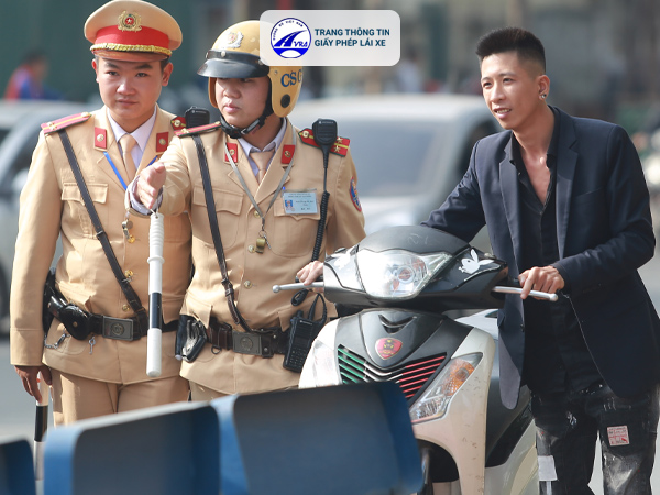 Ai bị xử phạt khi không đội mũ bảo hiểm Ai bị xử phạt khi không đội mũ bảo hiểm