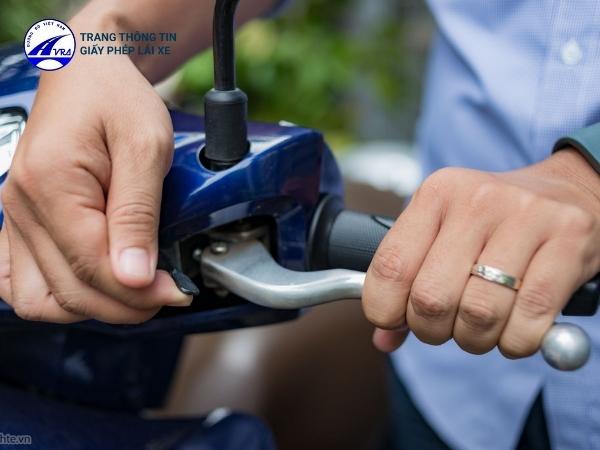 Cách phanh xe số Cách phanh xe số