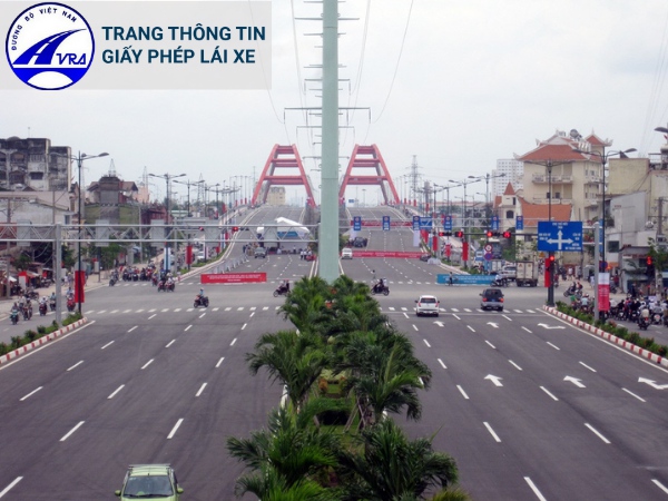 Vạch đơn, đứt nét, màu trắng Vạch đơn, đứt nét, màu trắng