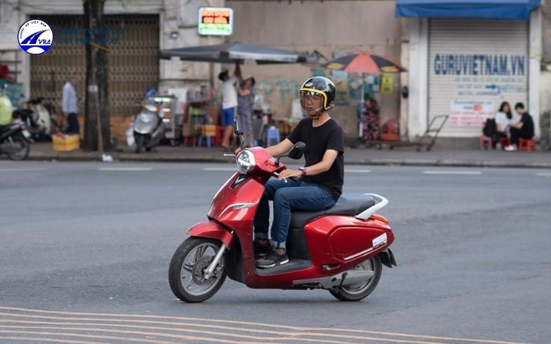Vinfast Klara A2 tốc độ tối đa là 60km/h nên cần bằng lái