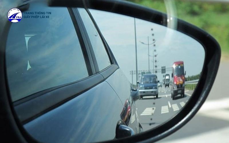 Cách chỉnh gương chiếu hậu ô tô chuẩn nhất, tăng tầm nhìn 7 Cách chỉnh kính chiếu hậu xe ô tô góc nhìn hẹp