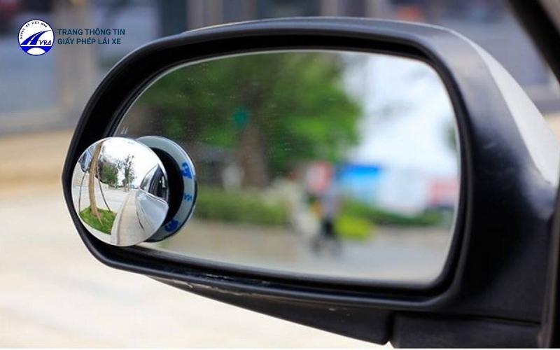 Sử dụng gương cầu nhỏ giúp người lái xe quan sát dễ dàng hơn