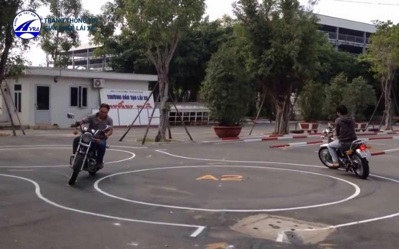 Thi bằng lái A2 bao nhiêu tiền? 5 Lệ phí thi bằng lái A2 khác nhau tùy vào chương trình học của trung tâm