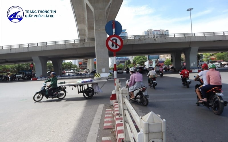 Quay đầu xe máy trái quy định có thể bị phạt từ 100.000 VND đến 5.000.000 VND